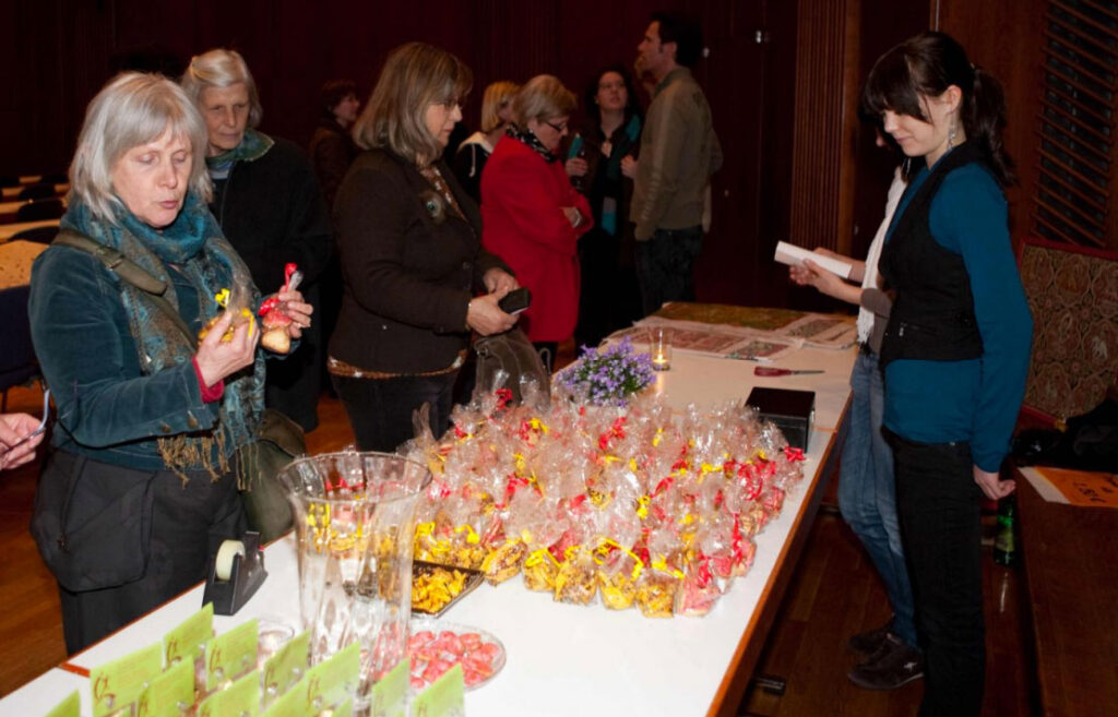 die von Martha Schreck zusammen mit Schülerinnen der Realschule Tettnang gebackenen Kekse fanden großen Anklang