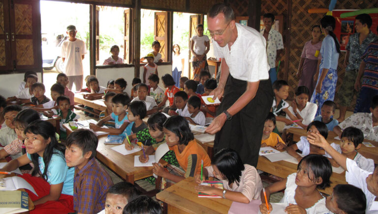 Schuleröffnung mit Freunden und Gästen